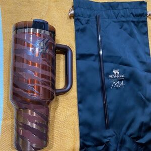 Stanley Tumbler Limited Edition Tyla